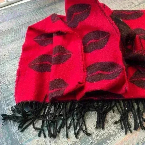 Victoria’s Secret Throw Blanket Red Black Lips with black fringe on ends - Picture 6 of 11